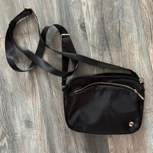 black shoulder purse